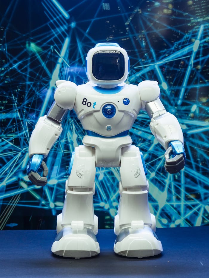 robot-humanoide-futuriste-ia-technologie-digitale Robot humanoïde futuriste sur fond de réseau technologique bleu, symbolisant l’intelligence artificielle et l’innovation digitale et la création de sites internet