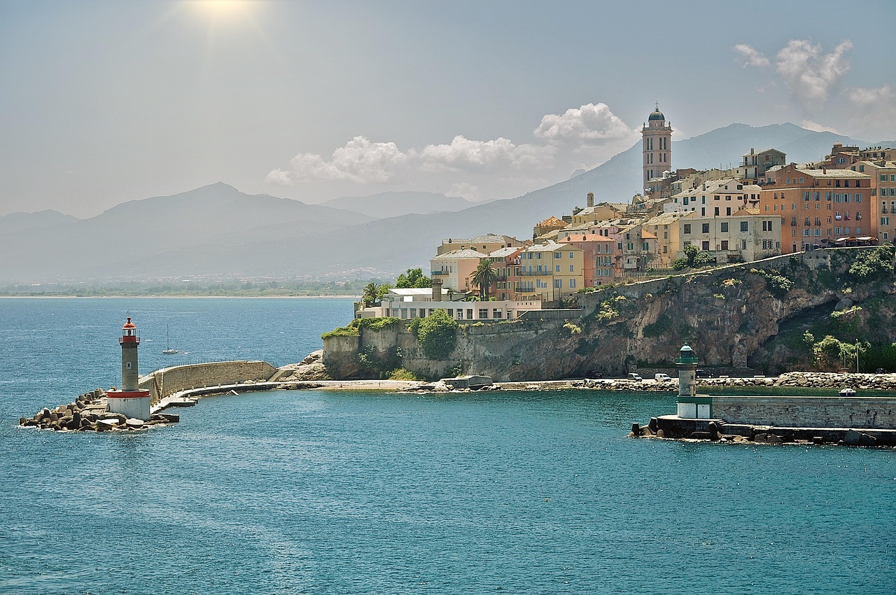 Étapes clés d’un projet de création de site internet à Bastia : de la définition des besoins au lancement en ligne